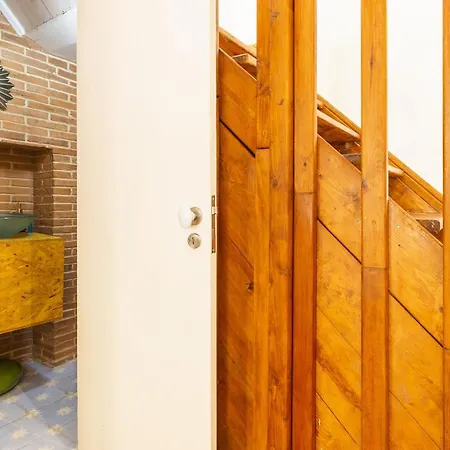 Downtown Duplex By Homing Apartman